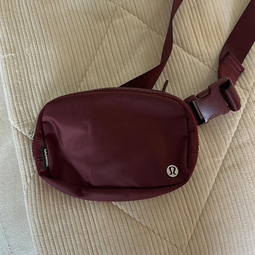 COPY - Lululemon Belt Bag